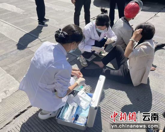 路遇車禍，臨滄市中醫(yī)醫(yī)院醫(yī)生緊急救援