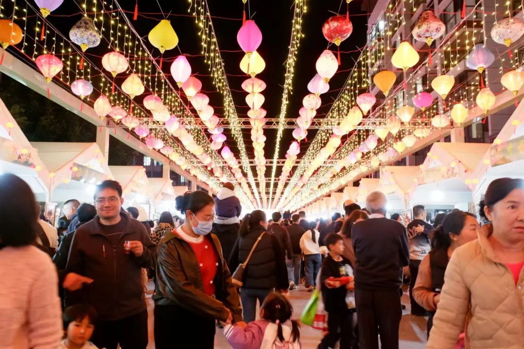 脆皮養(yǎng)生局，國潮新體驗——臨滄中醫(yī)夜市之雙江專場火熱持續(xù)